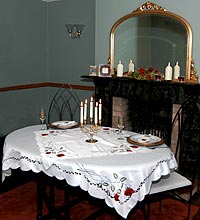 Table setting in Ruby Rose design