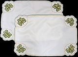 Table placemats in Shamrock design